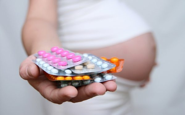 Зачем беременным в России назначают ненужные лекарства?