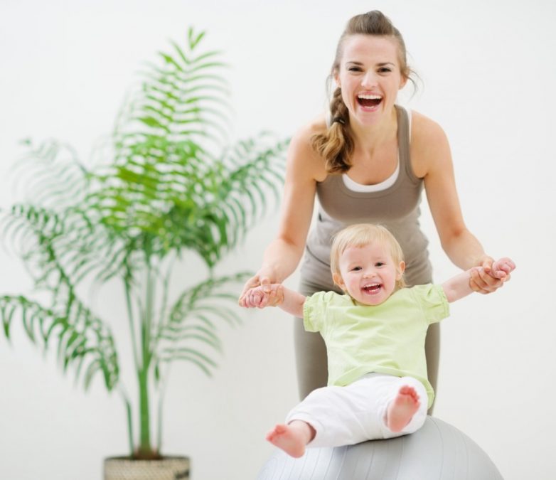 10 веселых упражнений с малышом