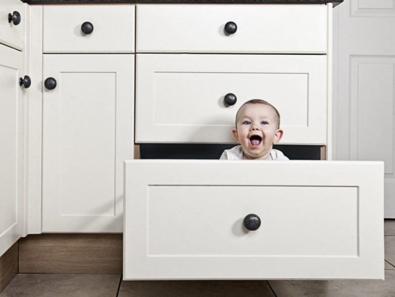 12 самых опасных мест и вещей для ребёнка в вашем доме