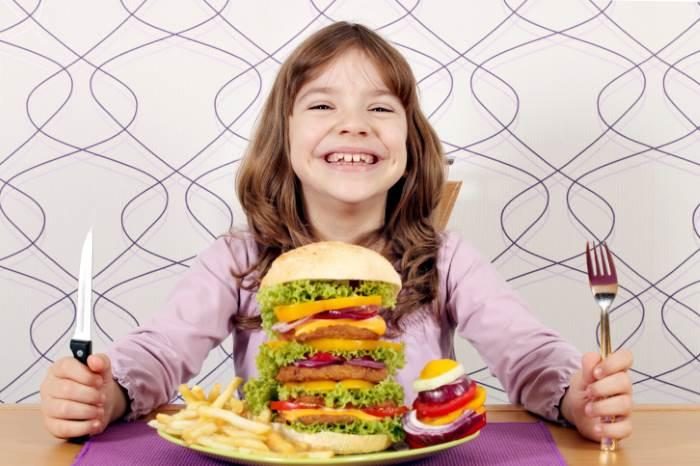 Чем грозит нездоровое питание в детстве?