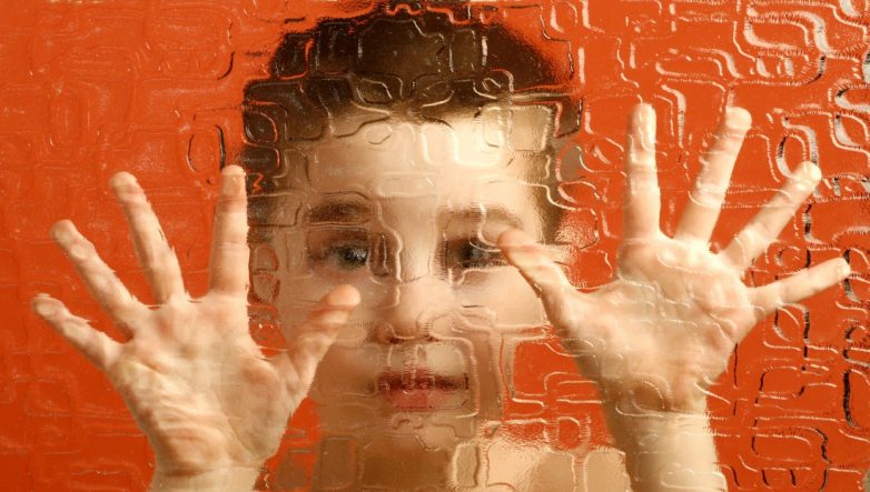 Стали известны причины детского аутизма