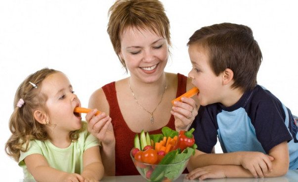 Как приучить детей есть овощи?