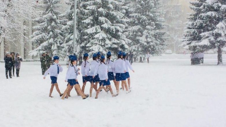 Девочки-курсанты, маршировавшие в юбках по сугробам, заболели
