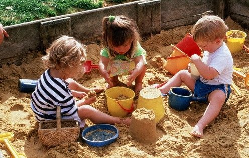5 болезней, которыми дети могут заразиться в песочнице