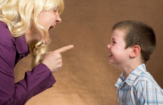 Почему родители срываются на детей и как им перестать это делать?