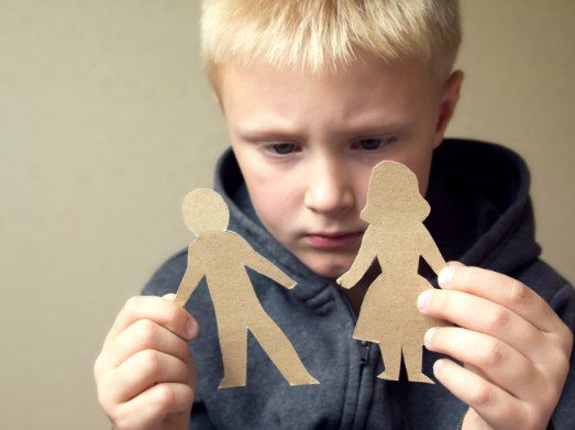 Как защитить ребенка от развода
