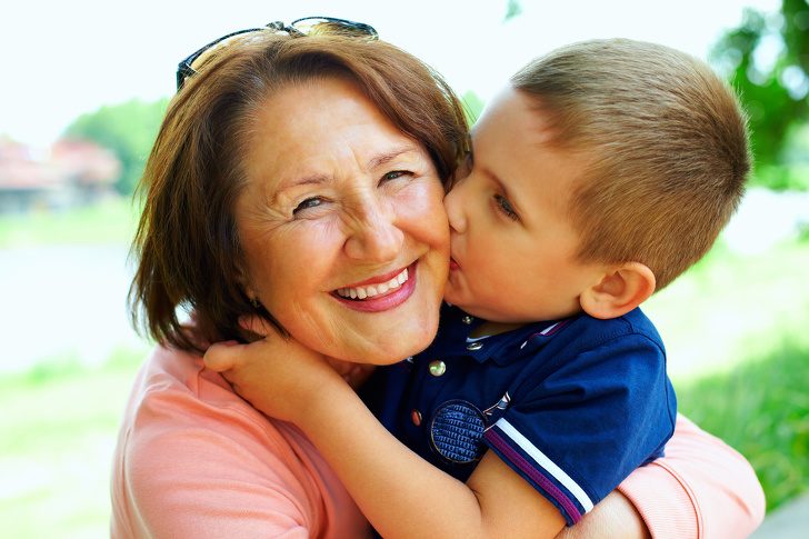 9 причин, почему бабушки не должны воспитывать детей