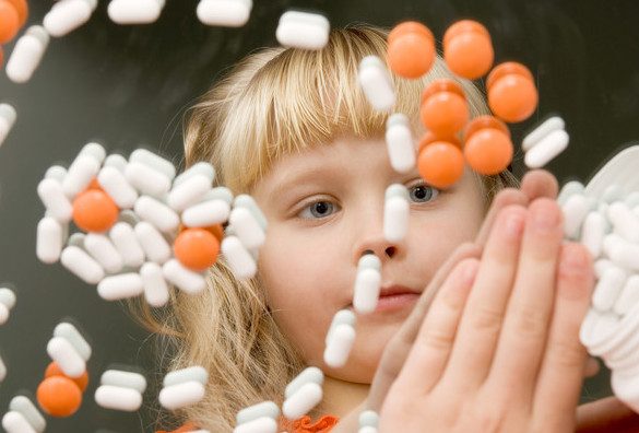 Как предупредить отравление ребенка лекарствами?