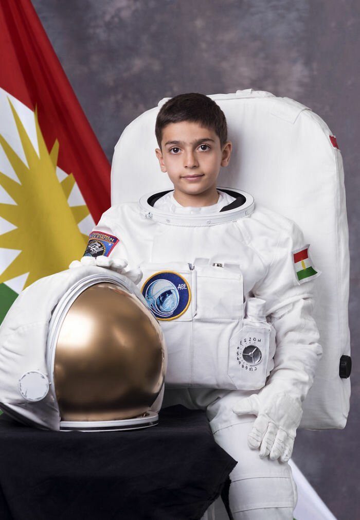 Дети из разных стран превратились в космонавтов