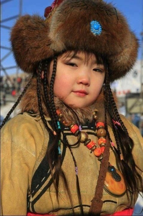 Дети со всего мира в традиционных одеждах своей страны