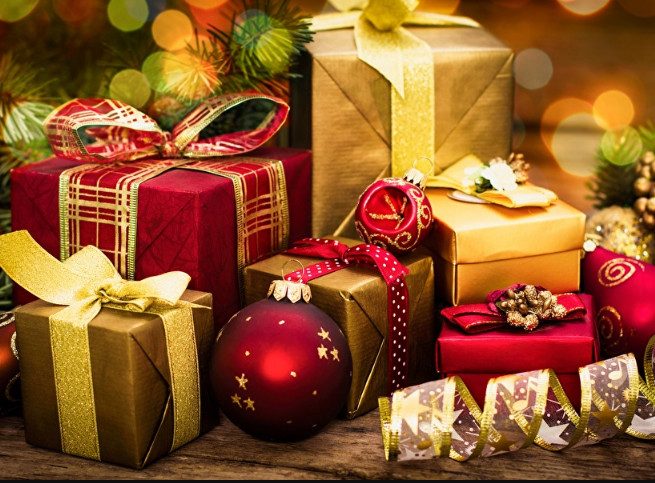5 способов, которыми нельзя вручать новогодние подарки