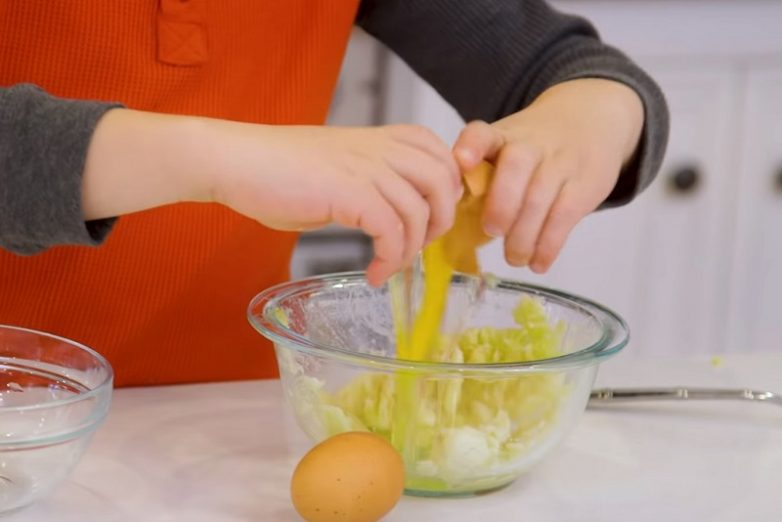 8 блюд, которые ребенок может приготовить самостоятельно