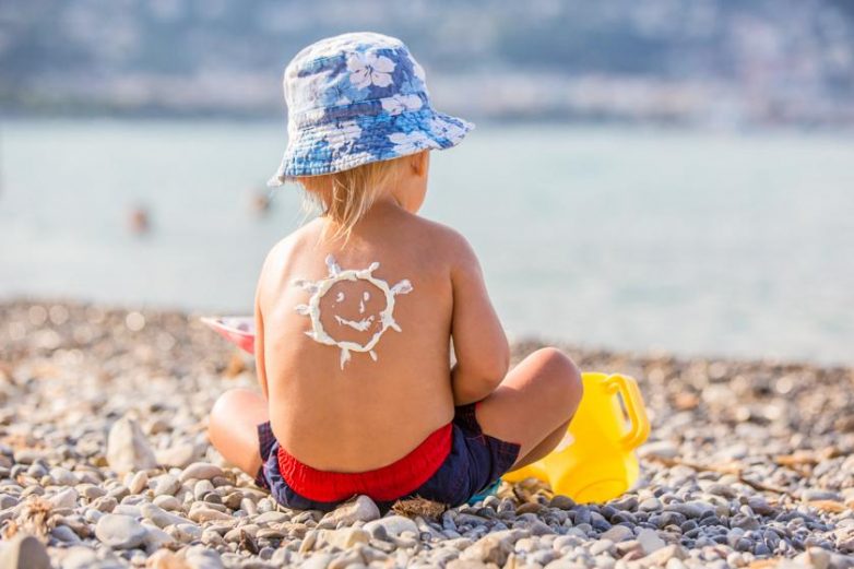 12 актуальных вопросов о защите кожи ребенка от солнца
