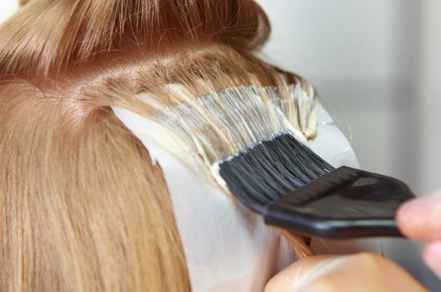Опасно ли красить волосы во время ГВ?