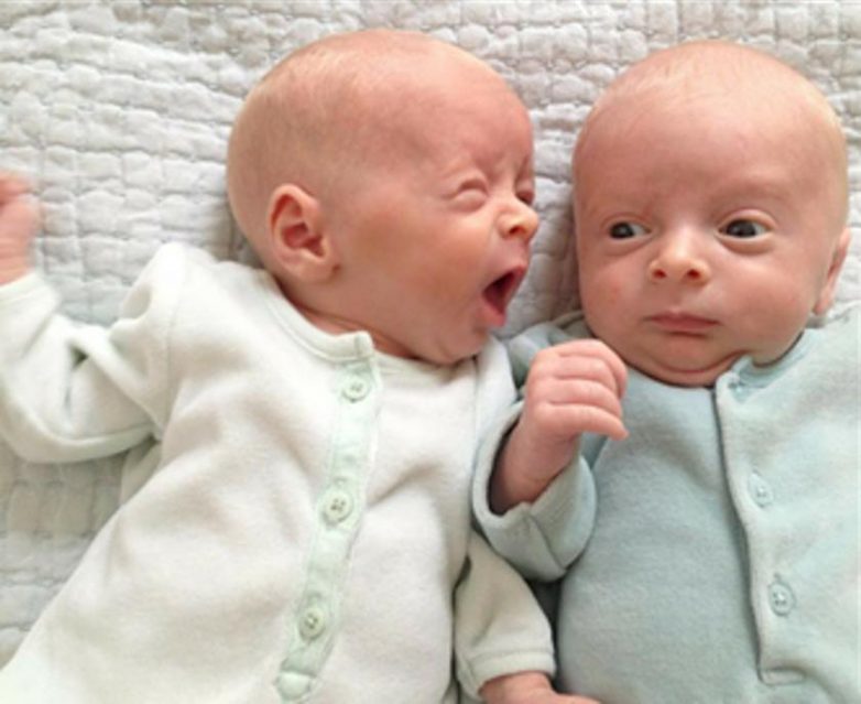 Самые смешные и эмоциональные фото двойняшек и близнецов