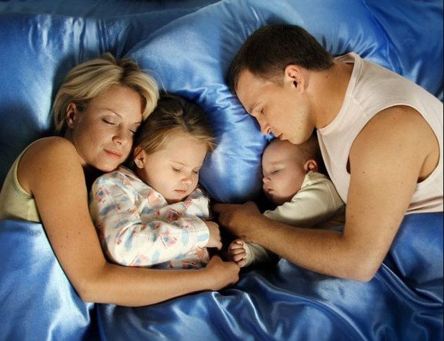 Как отучить ребенка спать вместе с родителями