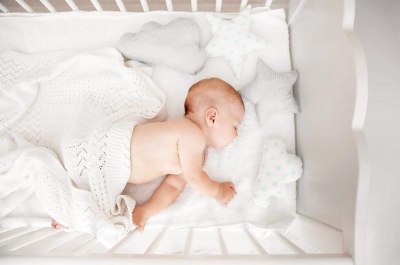 Какой должна быть безопасная кроватка для новорожденного?