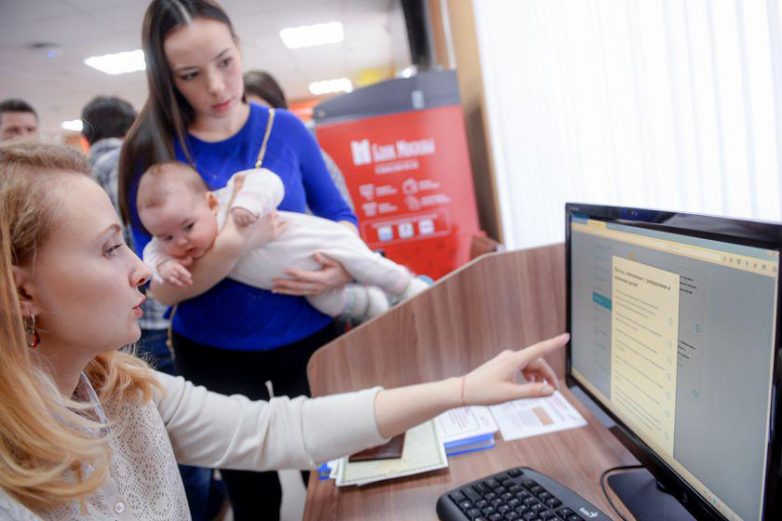 Какие пособия на детей выдаются всем родителям в России?