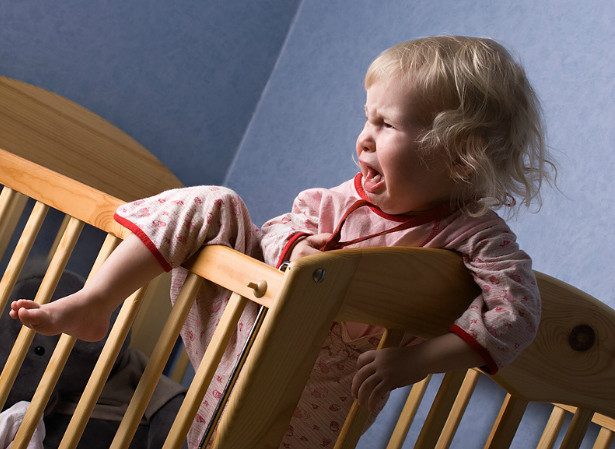 Почему дети часто просыпаются ночью?