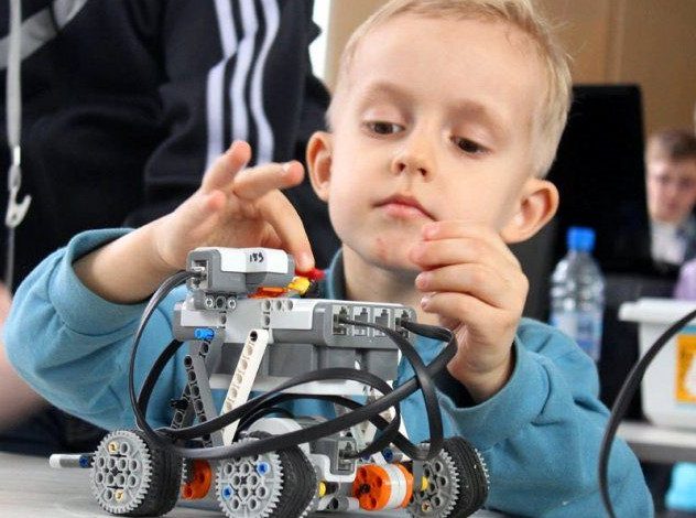 7 причин записать ребёнка в кружок робототехники