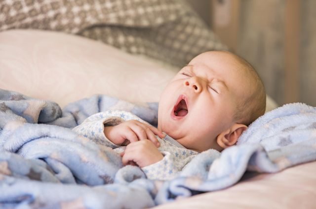 Почему у младенца плохой сон и что с этим делать?