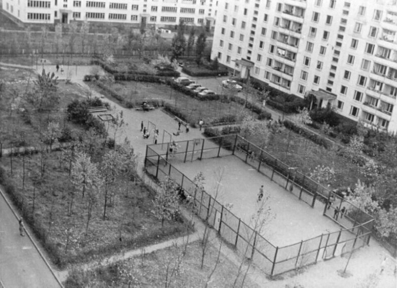 Как выглядели дворы советской детворы