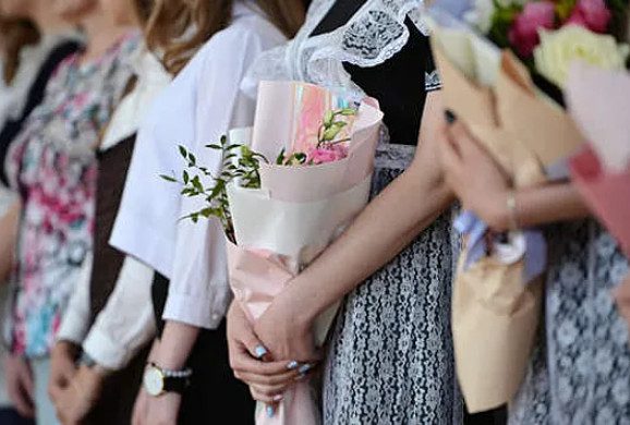 Россияне рассказали о тратах на школьный выпускной