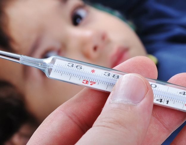 Небезопасные способы сбить температуру у ребенка