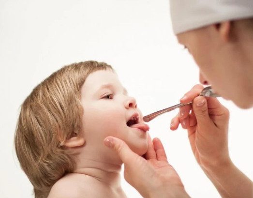 У ребенка часто болит горло, что делать?