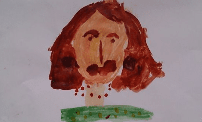 Смешные портреты мам, которые нарисовали дети