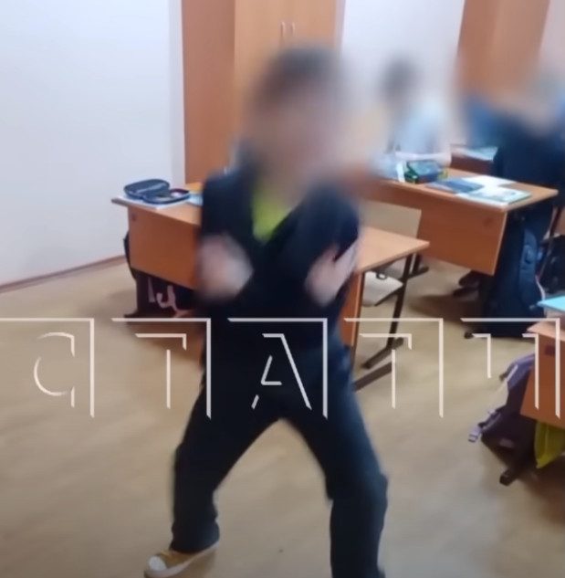 Родители из Нижнего Новгорода дежурят на уроках из-за неадекватного ребенка