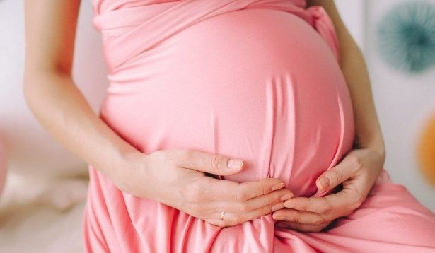Почему ребенок икает в животе у мамы во время беременности?