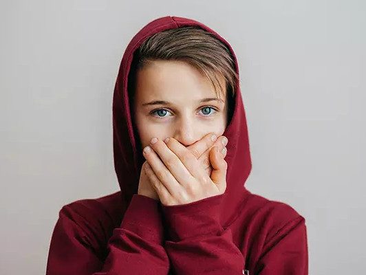 10 признаков того, что ребенок что-то от вас скрывает