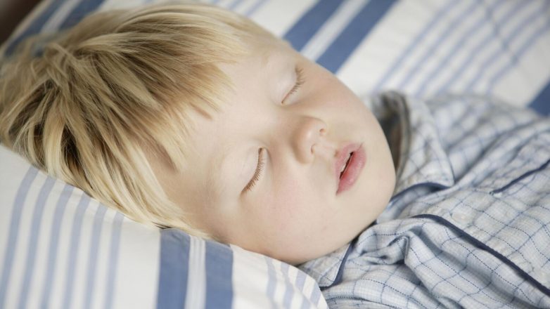 Когда нужно отучать ребёнка от дневного сна