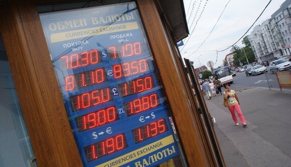 Глава ВТБ посоветовал россиянам «не дергаться» по поводу курса рубля