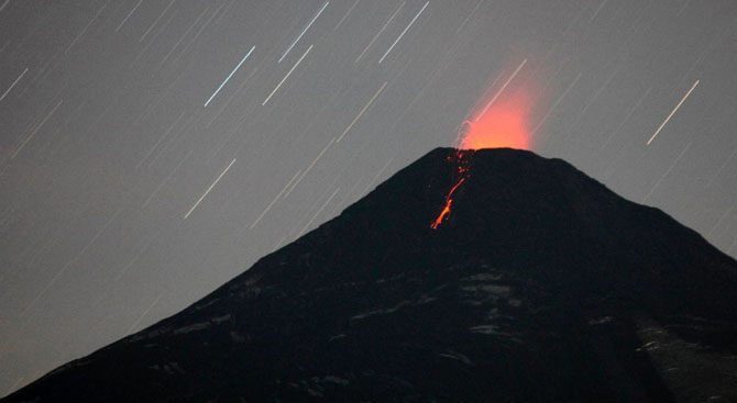 Потрясающее извержение вулкана