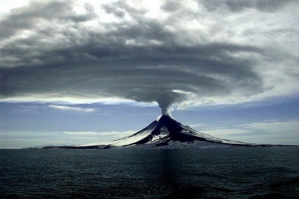 Ученые встревожены: активизировались вулканы