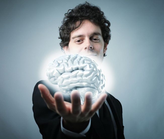 В ловушке у мозга: 10 когнитивных искажений, которые меняют наши решения