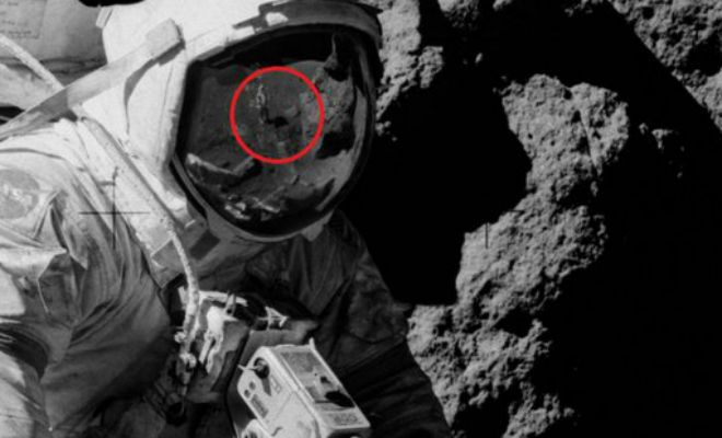 На знаменитых «снимках с Луны» разглядели человека без скафандра