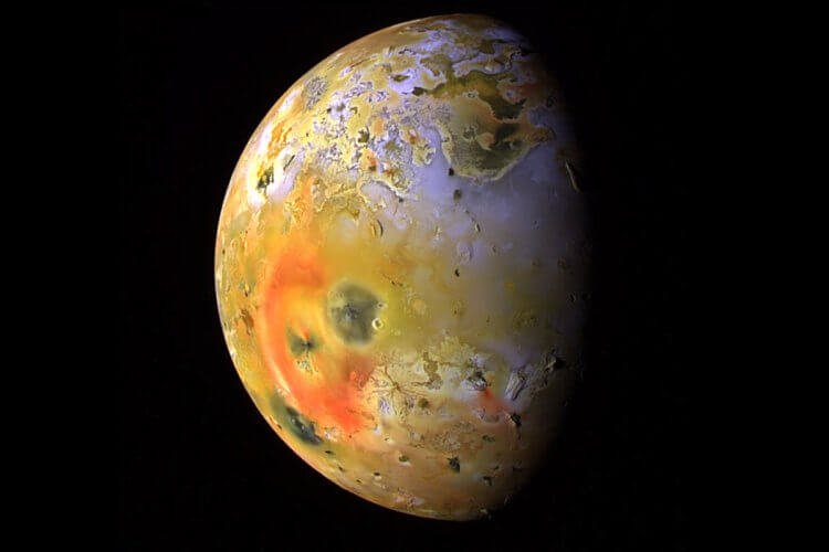 Ио — спутник Юпитера, который продолжает удивлять учёных до сих пор