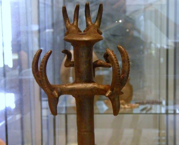 Загадки самой древней короны в мире