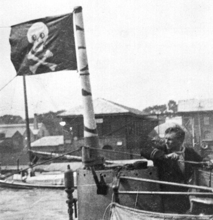 Не Весёлым Роджером единым: что изображали пираты на своих флагах?