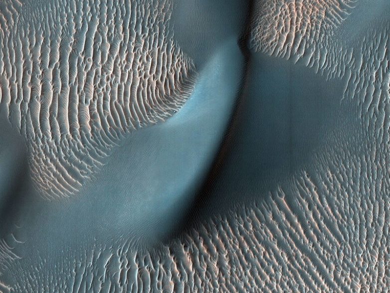 Уникальные снимки Красной планеты, сделанные Mars Reconnaissance Orbiter