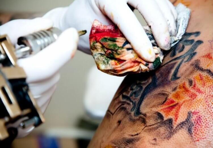 Вопрос на засыпку: почему татуировки остаются с человеком на всю жизнь?