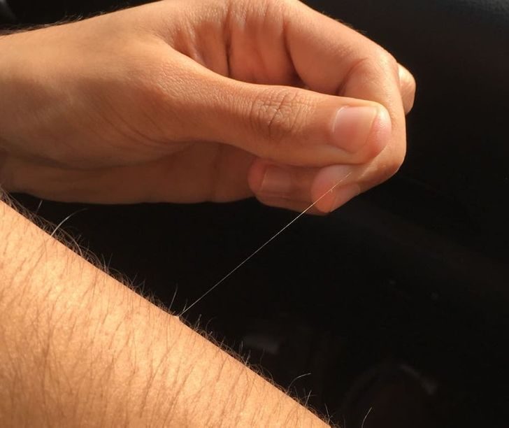 Избавление волос на руках полосками