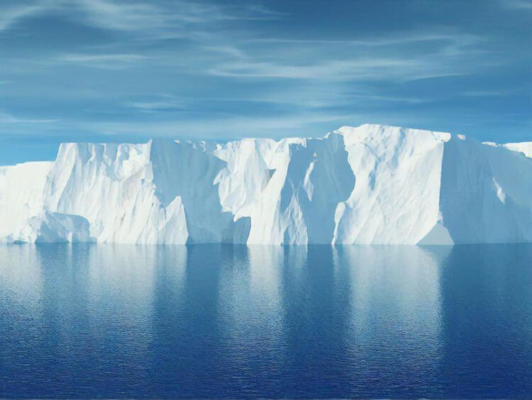 От Антарктиды всё чаще отламываются огромные айсберги — чем это может грозить?