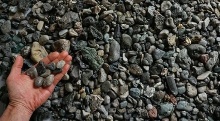 Естественный искусственный отбор: пластик научился маскироваться под камни, и найти его всё труднее