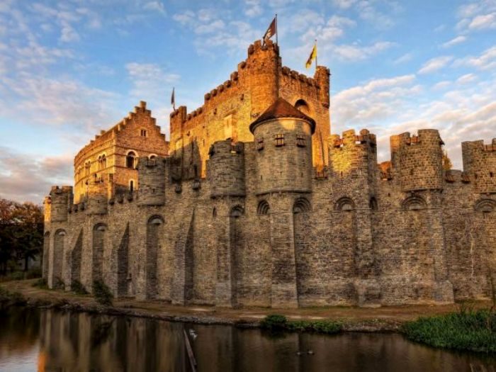 Как жители средневековых замков умудрялись выдерживать многомесячную осаду?
