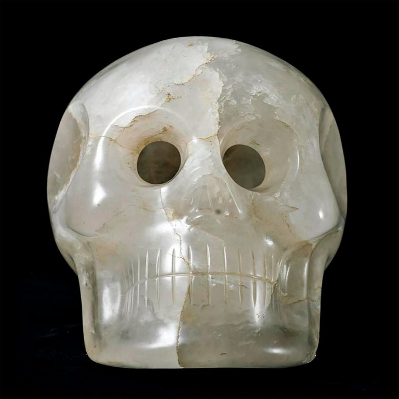 Загадка хрустальных черепов ацтеков: правда или фейк?