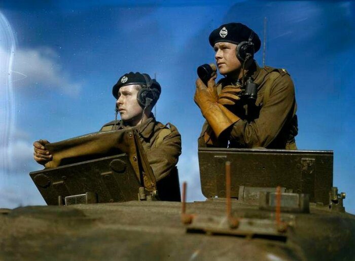 Вопрос на засыпку: почему немецкие танкисты обходились без шлемофонов?